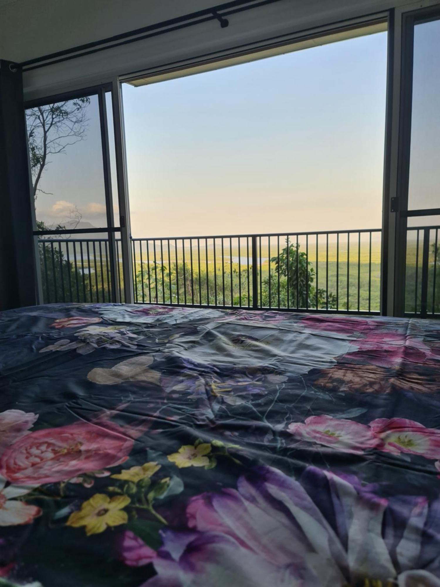 Aparthotel Vista Hinchinbrook Cardwell Esterno foto