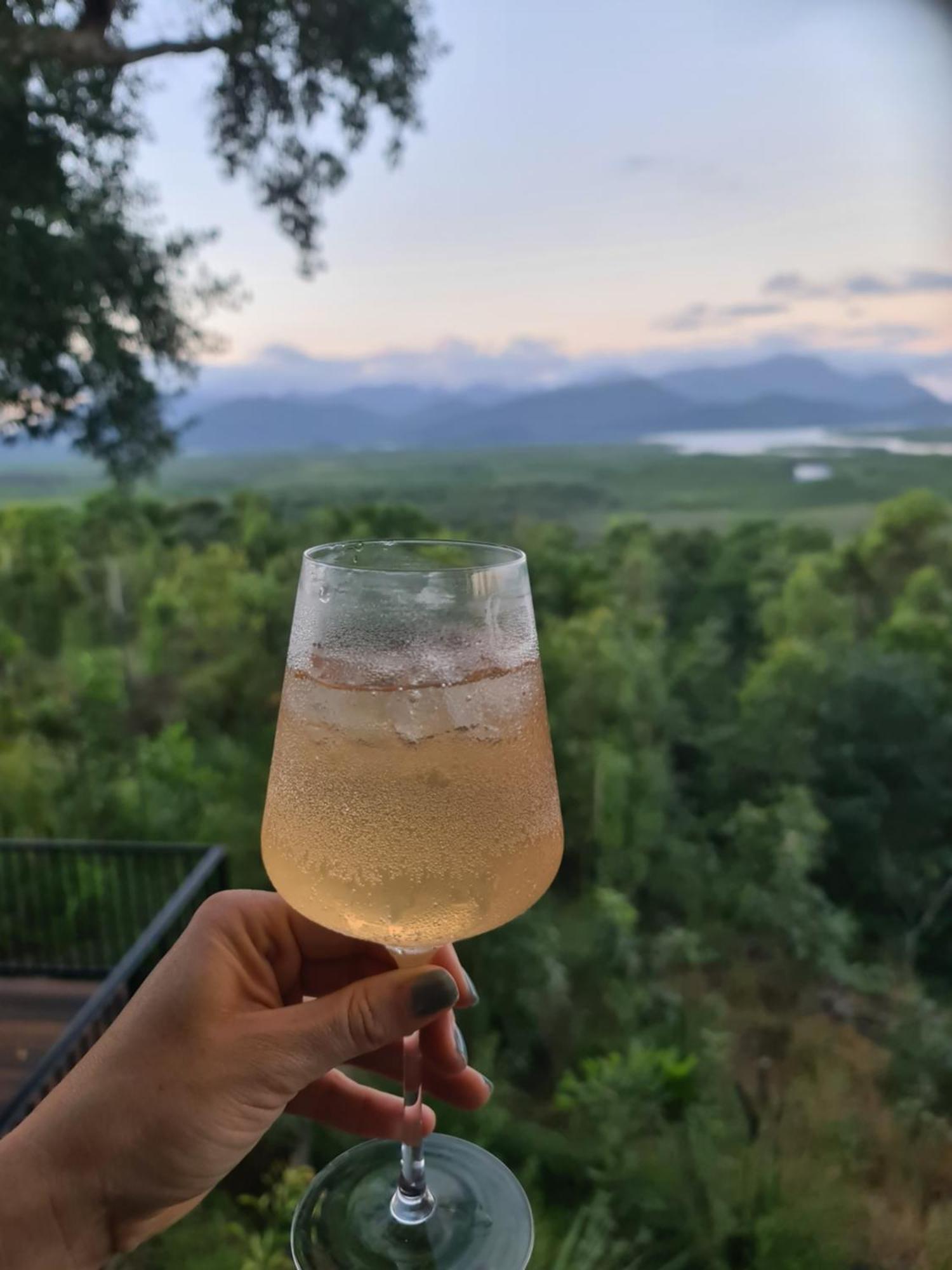 Aparthotel Vista Hinchinbrook Cardwell Esterno foto